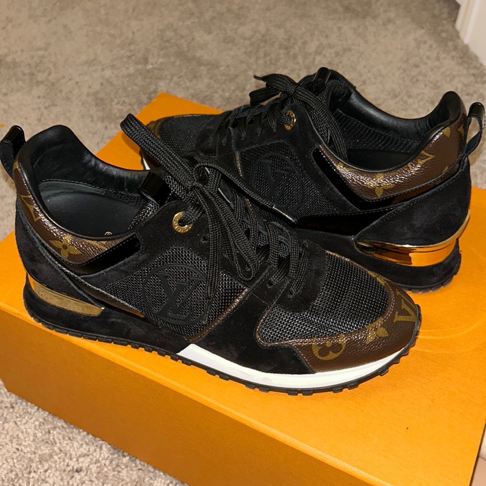Louis Vuitton run away sneakers UNISEX SIZE 5.5